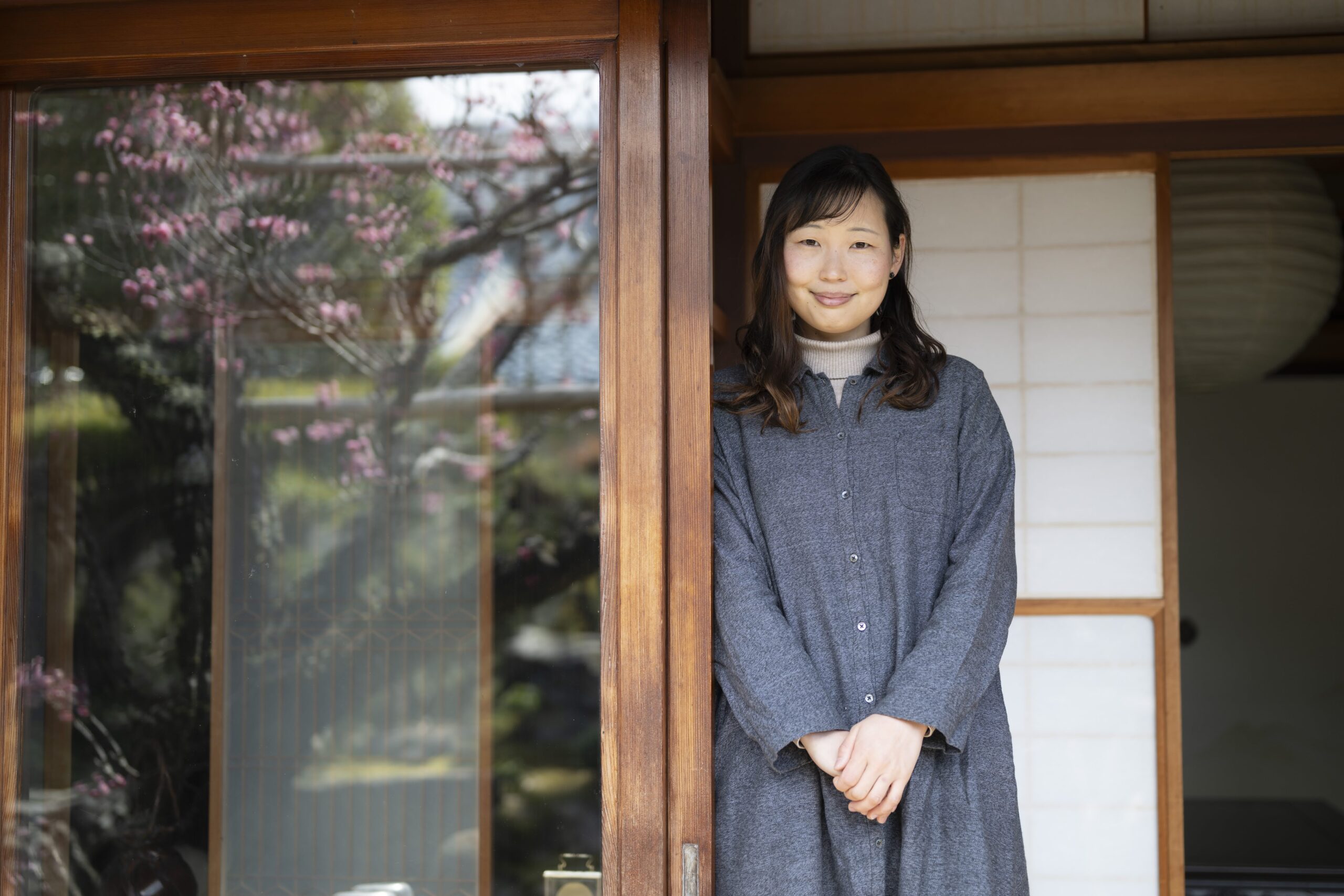 古民家宿の運営と、地域に寄り添う活動を広げ、懐かしさに包まれた暮らしをしています。